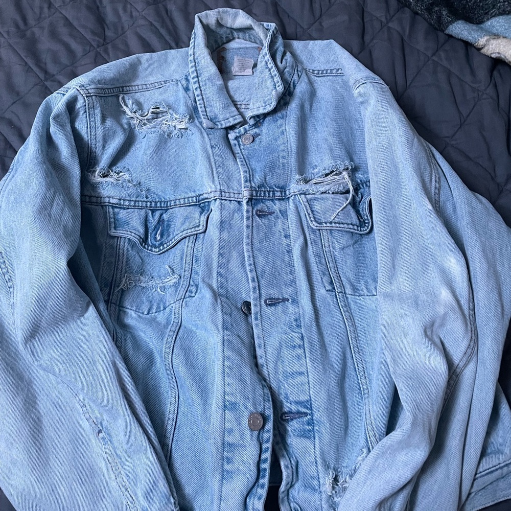 Jean ripped jacket. L/XL.